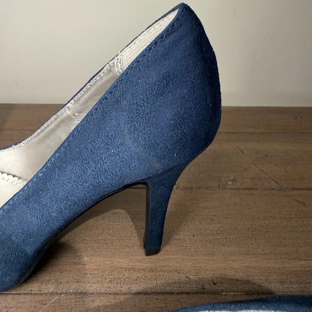 FIONI Blue Suede Heels - Picture 7 of 7